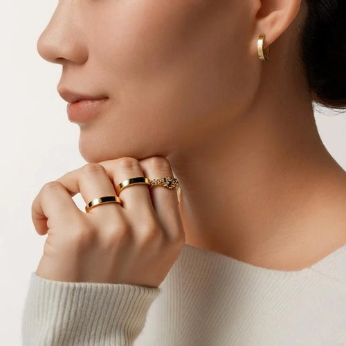 Gold Bond Of Infinity – Interlocking Circle Earrings With Modern Boldness