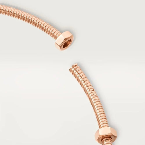 Gold Torque of Design – Architectural-Inspired Necklace for Fearless Femininity