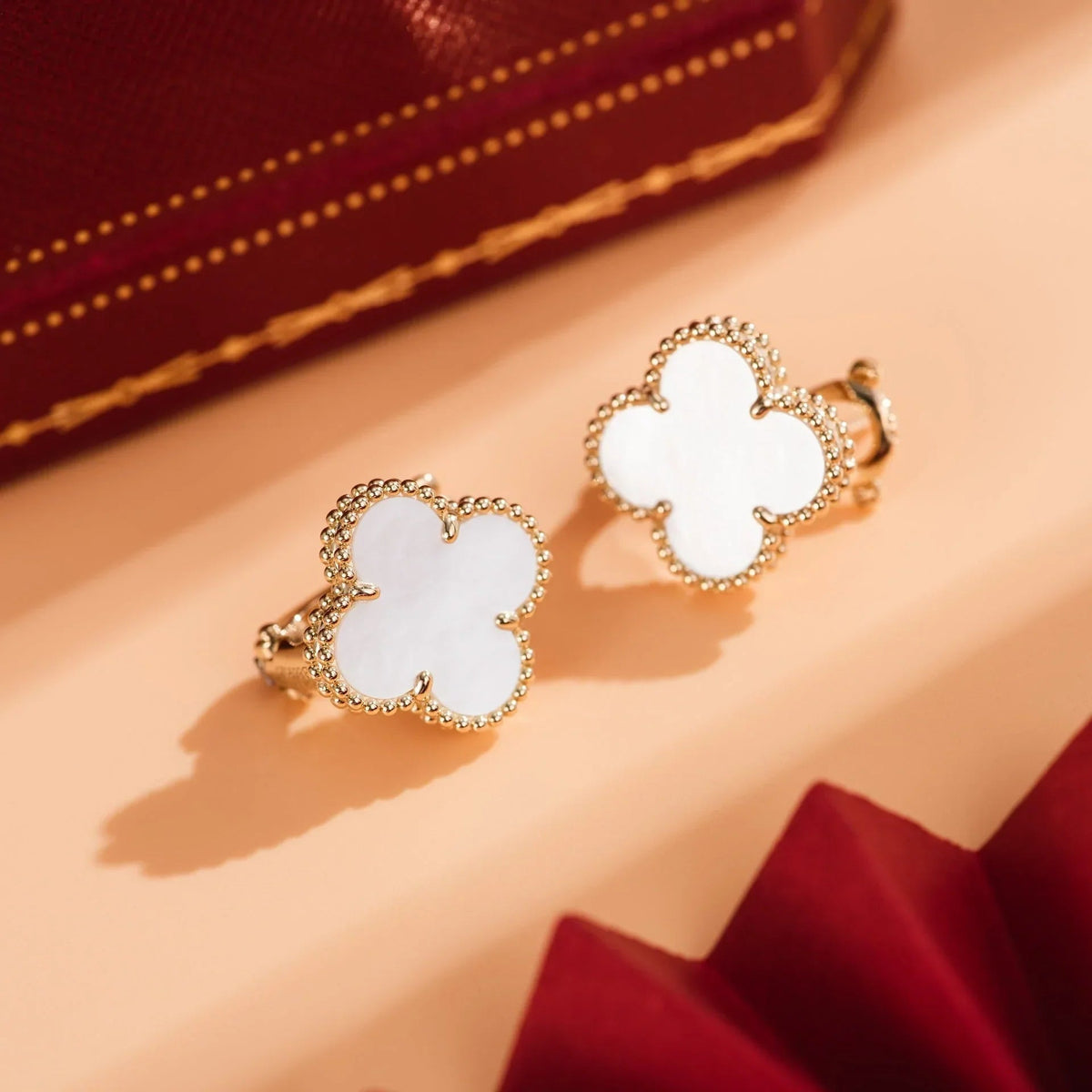 Clover Earrings Medium Pink Gold White Mother of Pearl High Quality