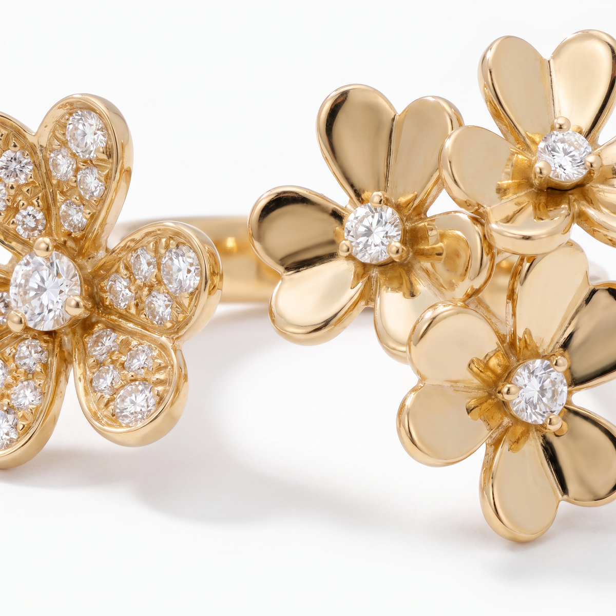 Frivole Flowers Between-the-finger Ring