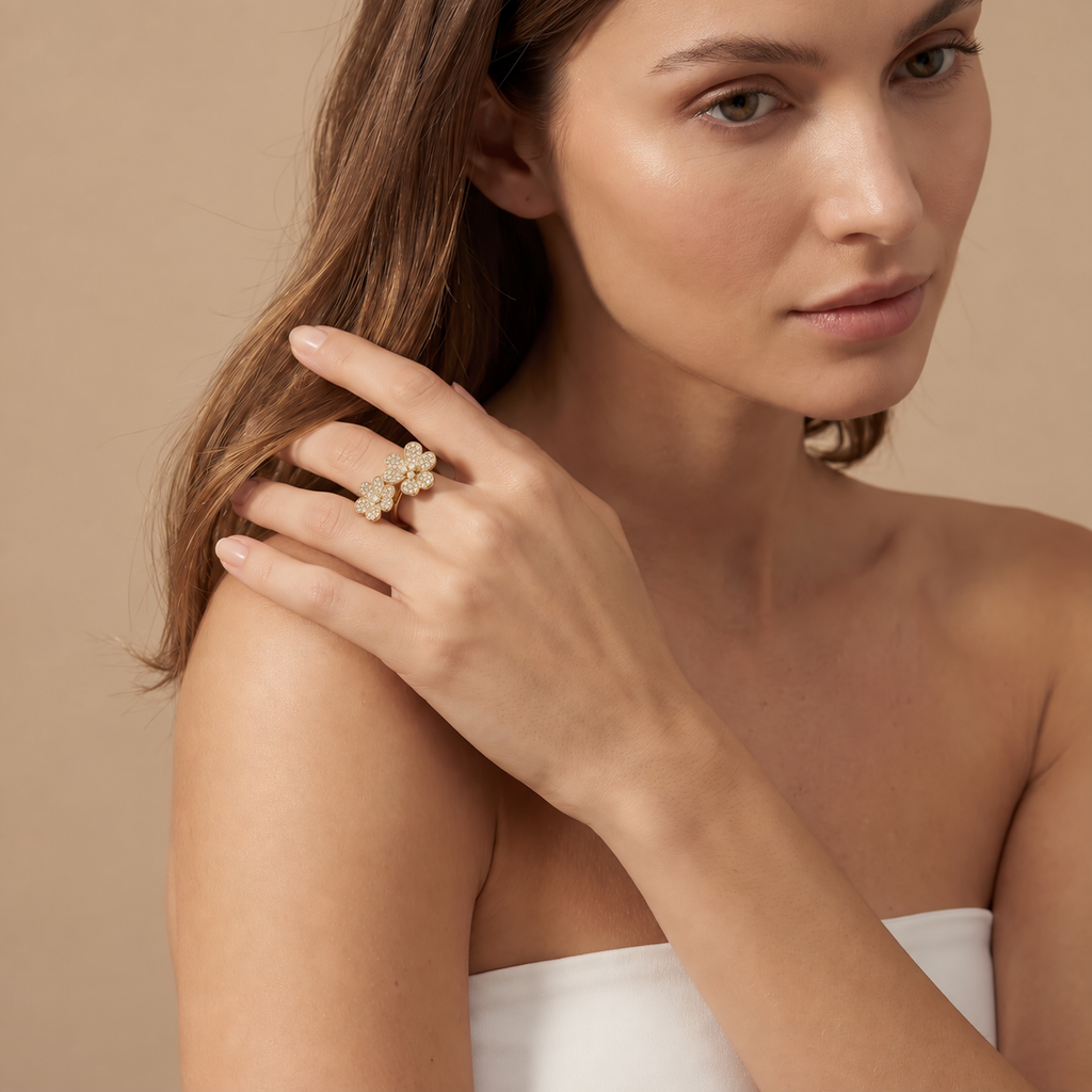 Frivole Paved Between-the-Finger Ring