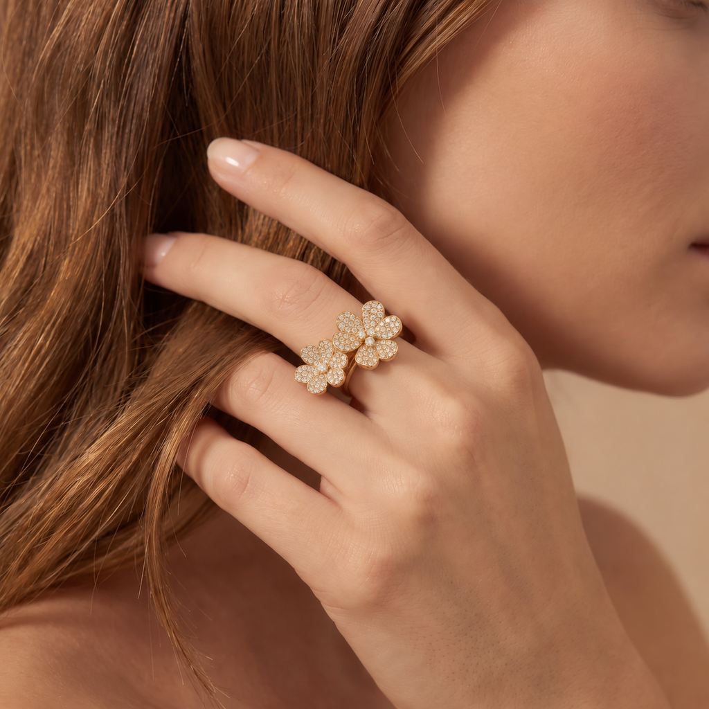 Frivole Paved Between-the-Finger Ring
