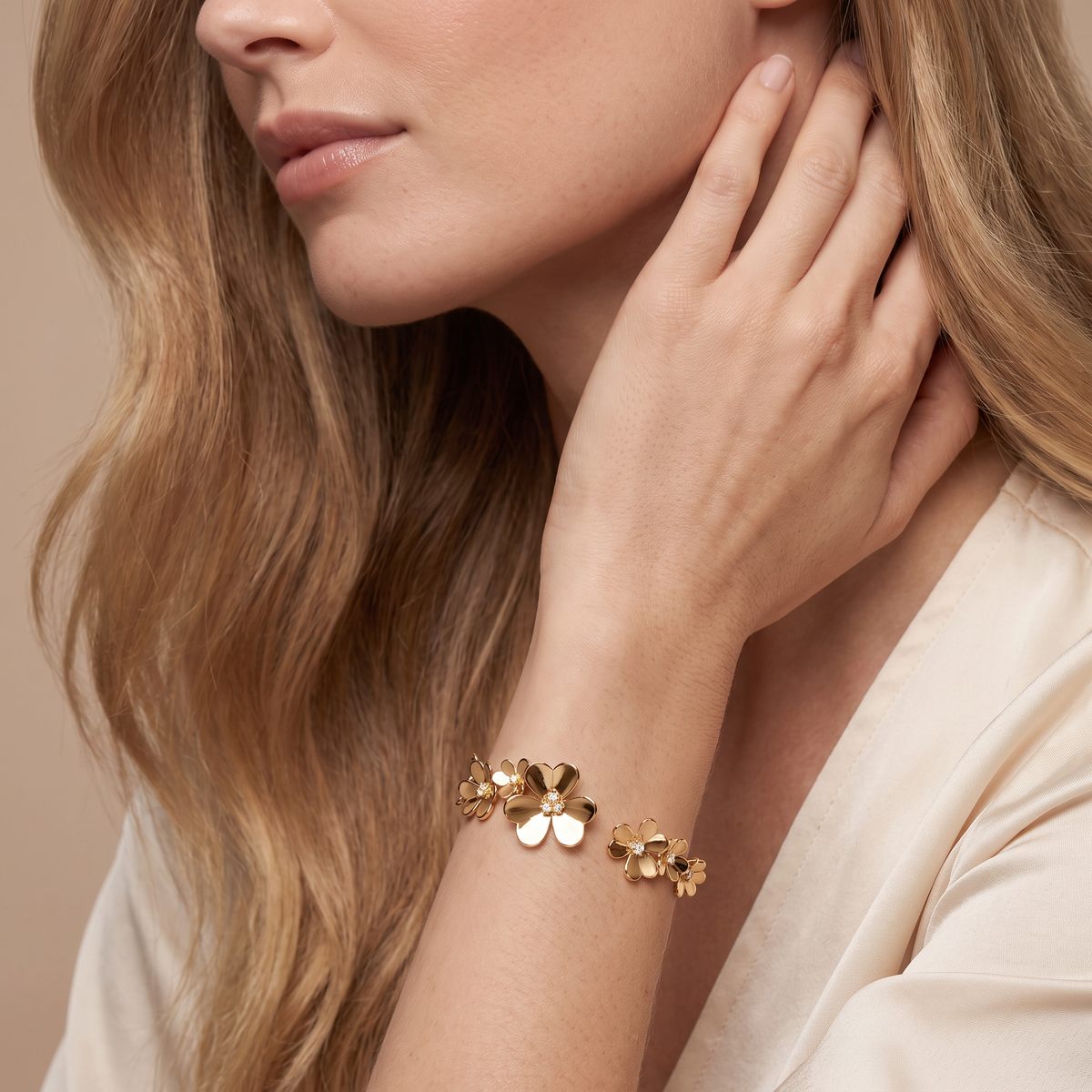 Frivole Seven Flowers Cuff Bracelet