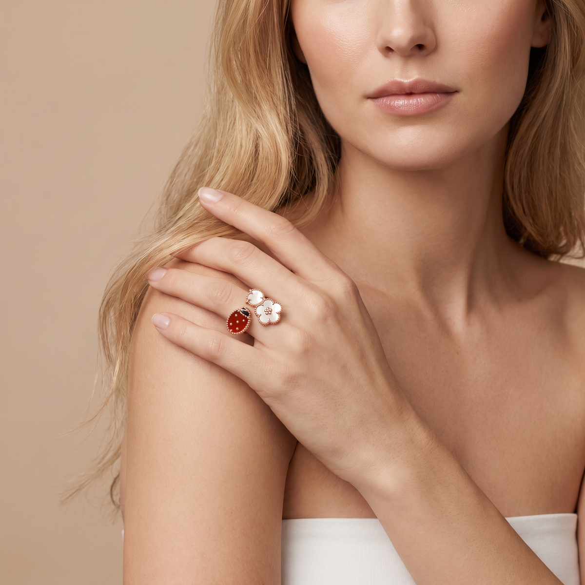 Lucky Spring Between-the-finger Ring