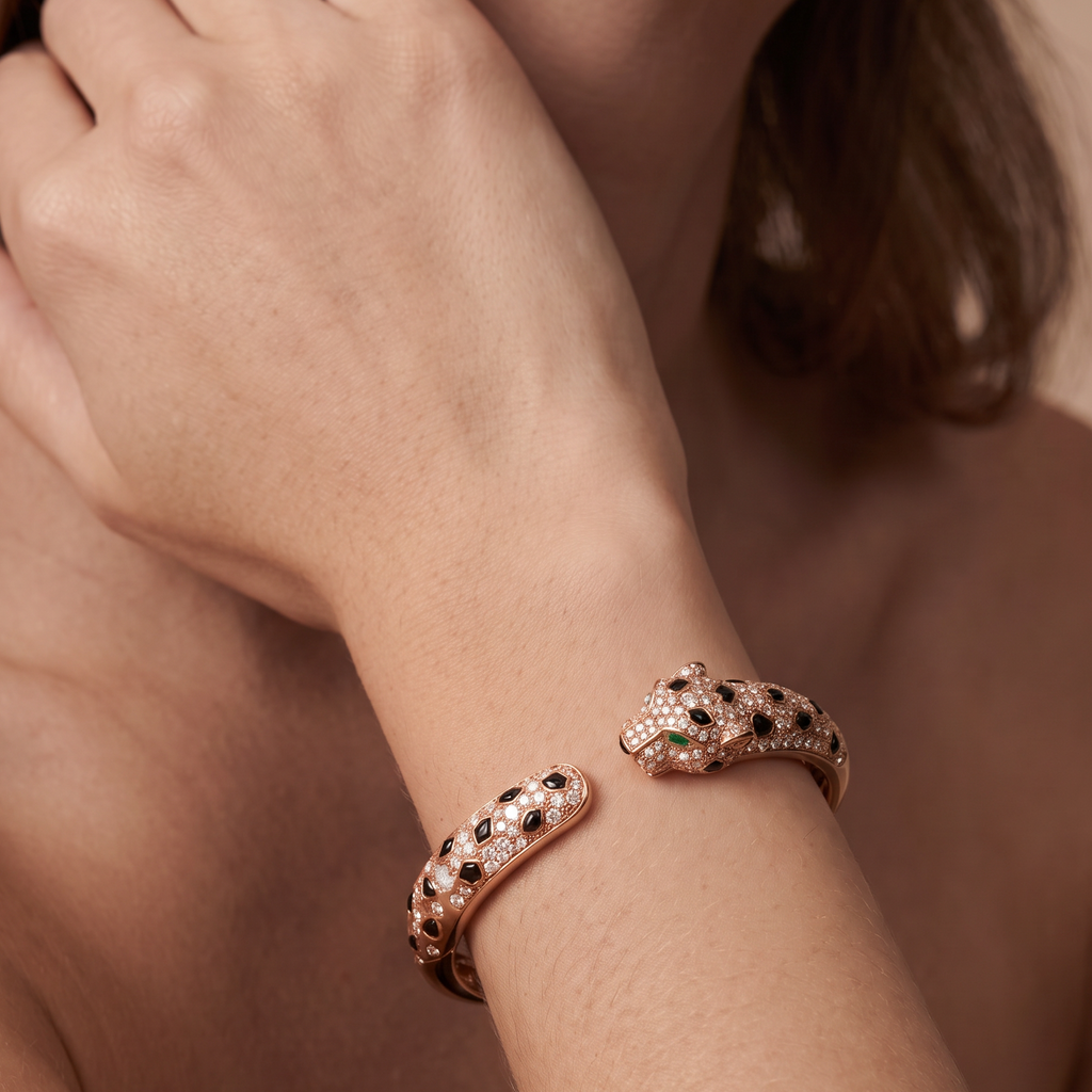Panthère Head Half-Paved Medium Cuff Bracelet