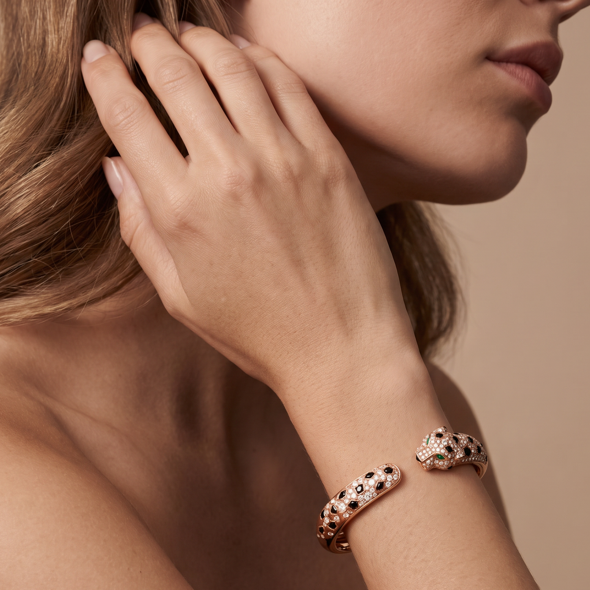 Panthère Head Half-Paved Medium Cuff Bracelet