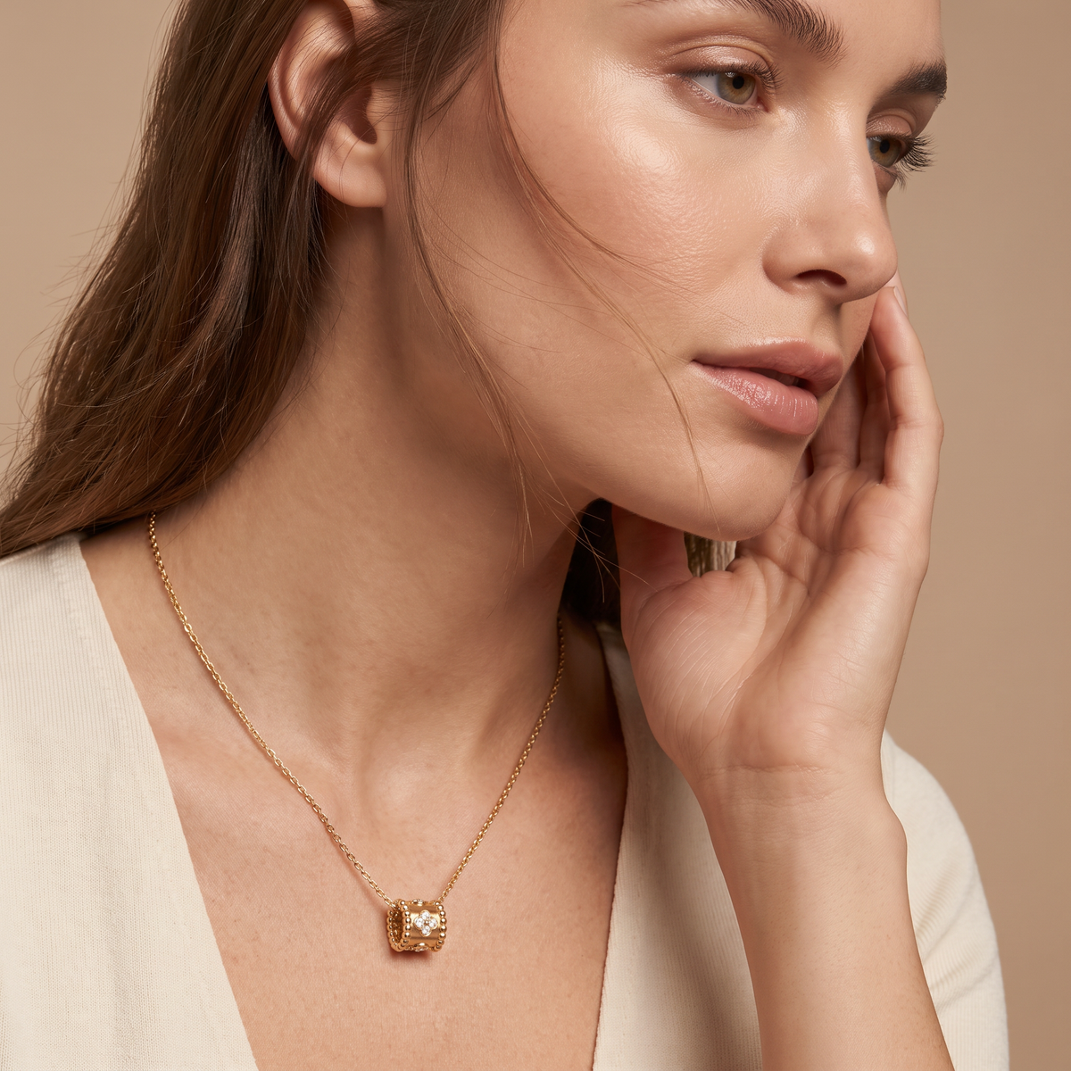 Perlée Diamonds Clovers Pendant Necklace