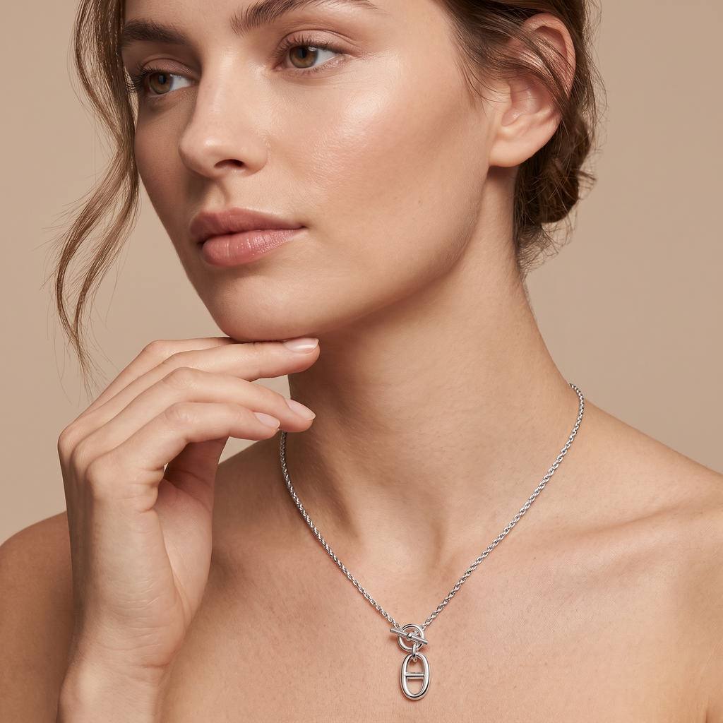 Small H Chaine Pendant Necklace