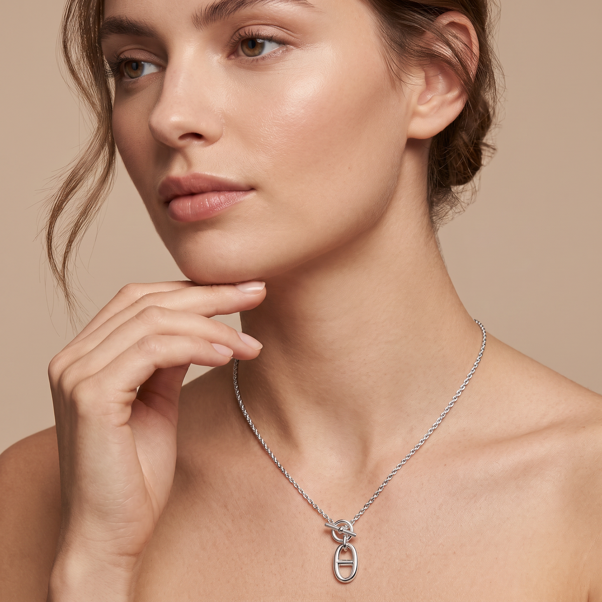 Small H Chaine Pendant Necklace