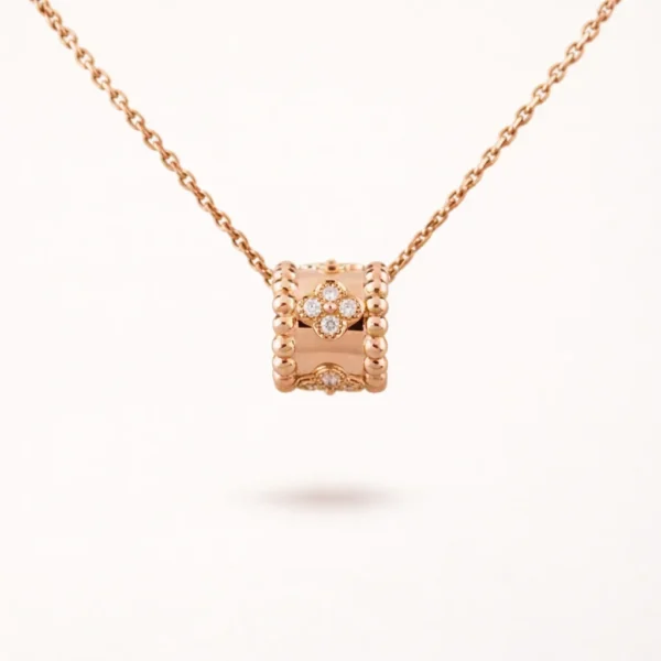 Perlee Necklace Beaded Pendant Clover Detail Minimalist Design High Quality